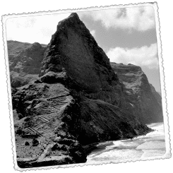 Foto Santo Antao Oinez harrizko galtzadetan zehar Cabo Verde